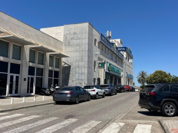 Imagen 3 de ¡OPORTUNIDAD DE VENTA! Magnífico bar en pleno corazón de Sevilla Este