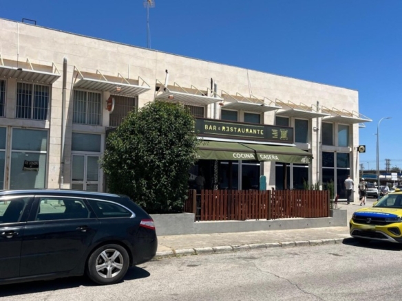 Imagen 4 de ¡OPORTUNIDAD DE VENTA! Magnífico bar en pleno corazón de Sevilla Este