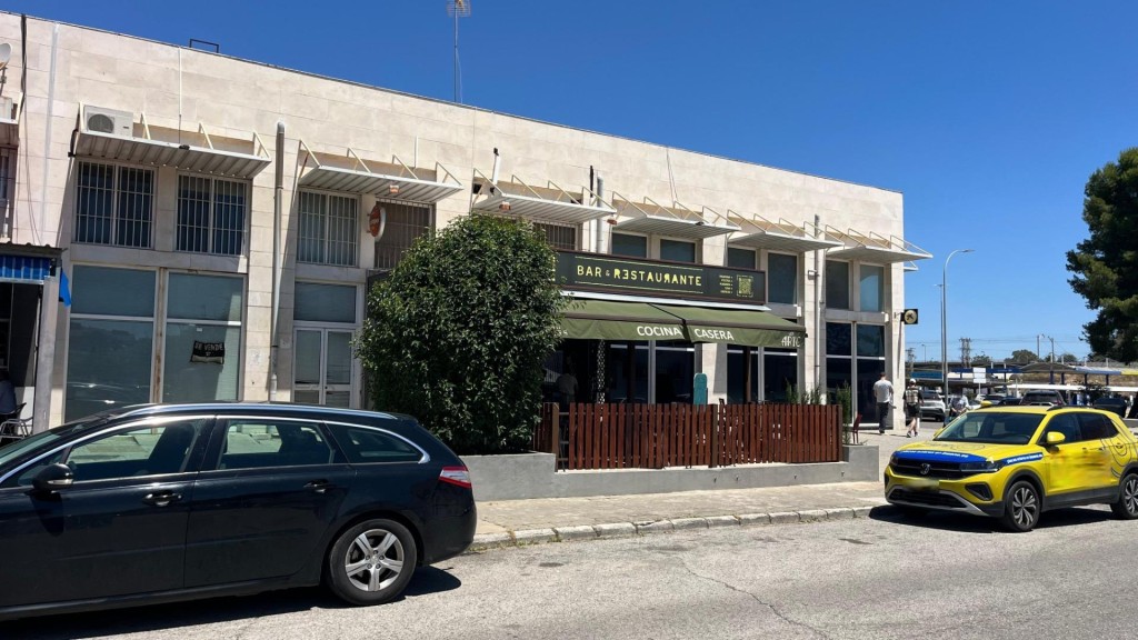 Imagen 4 de ¡OPORTUNIDAD DE VENTA! Magnífico bar en pleno corazón de Sevilla Este
