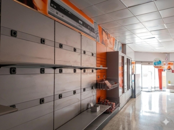 Imagen 1 de Oportunidad Premium en Petrer: Local Reformado con Potencial Residencial