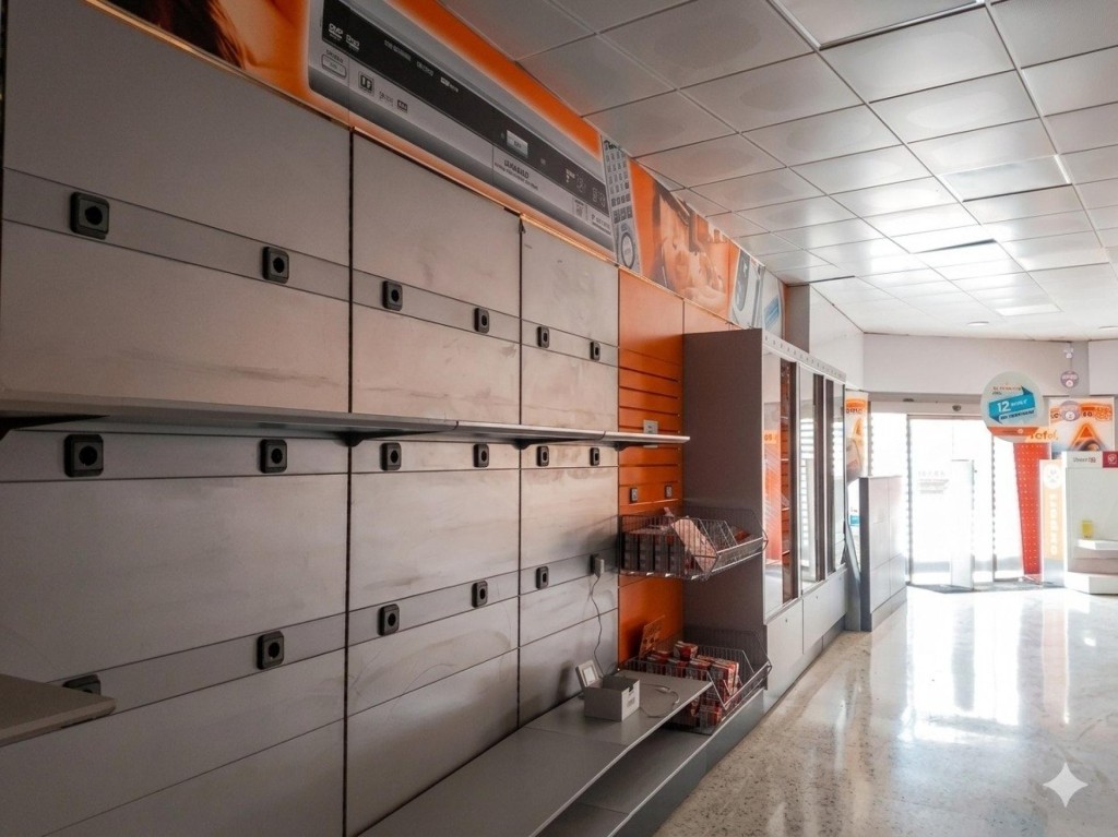 Imagen 1 de Oportunidad Premium en Petrer: Local Reformado con Potencial Residencial