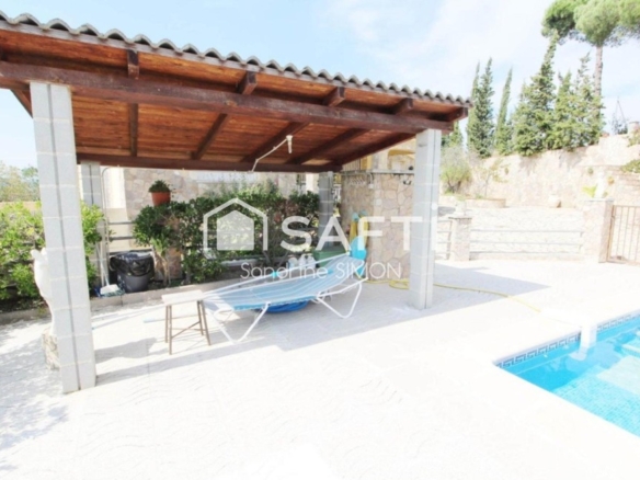 Imagen 3 de Preciosa y cómoda casa con mucho encanto de una sola planta con piscina y terreno totalmente plano!