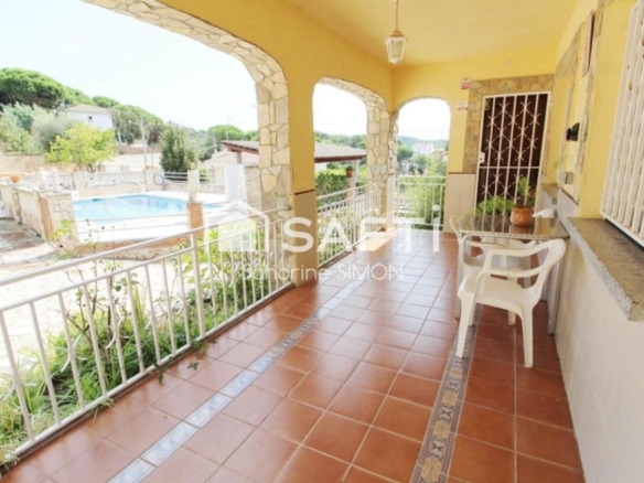 Imagen 4 de Preciosa y cómoda casa con mucho encanto de una sola planta con piscina y terreno totalmente plano!