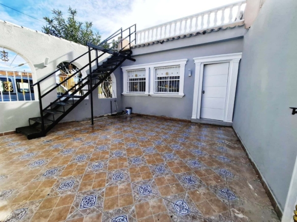 Imagen 1 de Casa-Chalet en Venta en Alicante Alicante