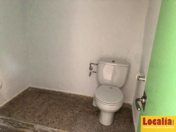 Imagen 4 de Local en alquiler en Torrelavega