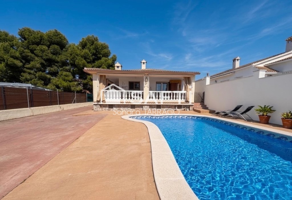 Imagen 1 de PRECIOSA CASA UNIFAMILIAR CON PISCINA PRIVADA EN CUNIT