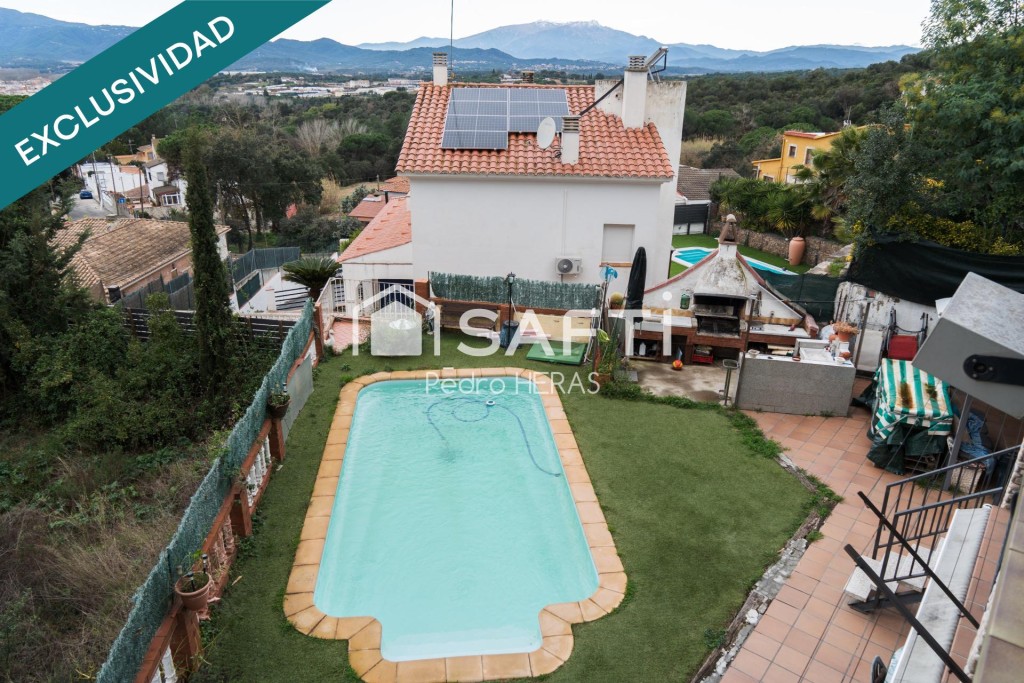 Imagen 1 de Dos casas apareadas independientes con piscina.