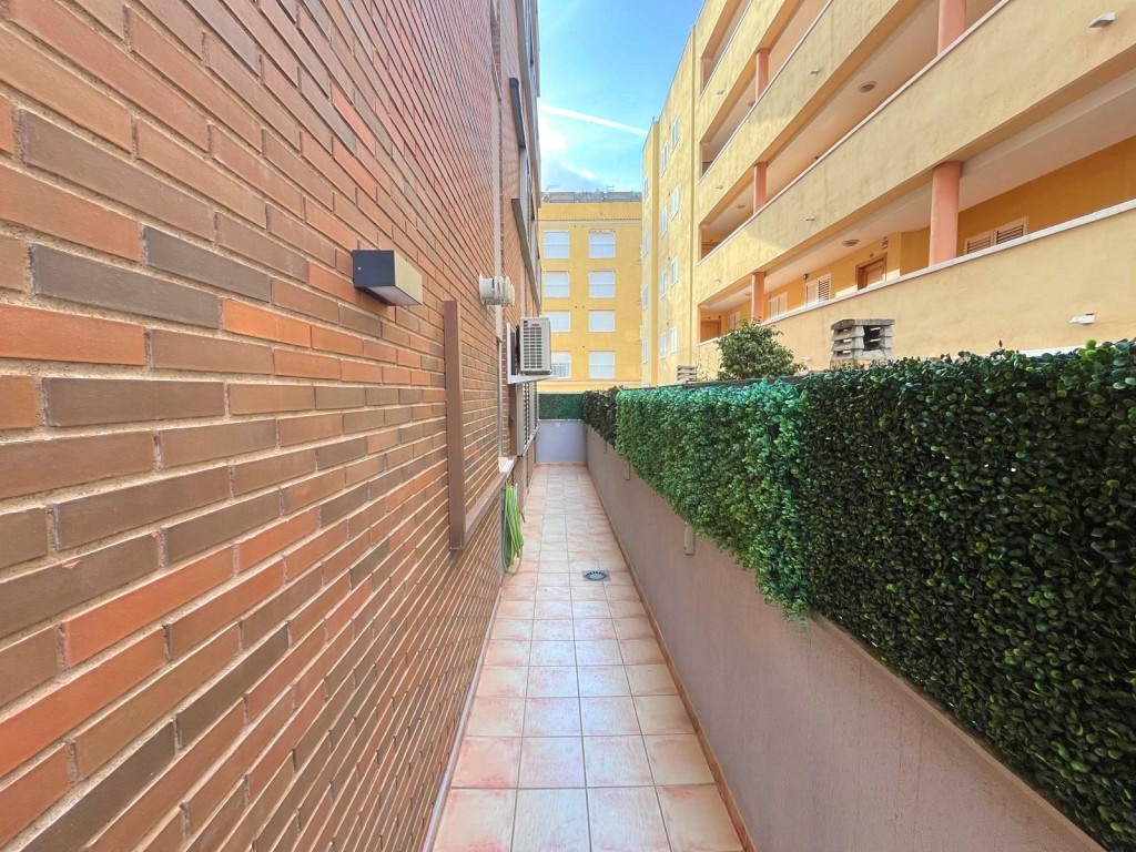Imagen 2 de Se vende bajo exterior en Moncofa con piscina y garaje