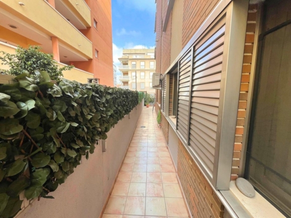 Imagen 3 de Se vende bajo exterior en Moncofa con piscina y garaje