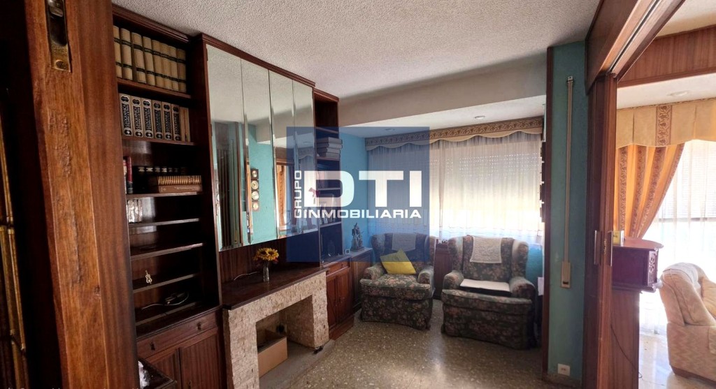 Imagen 2 de Se vende amplio piso de 156 m² junto a la Catedral de Albacete