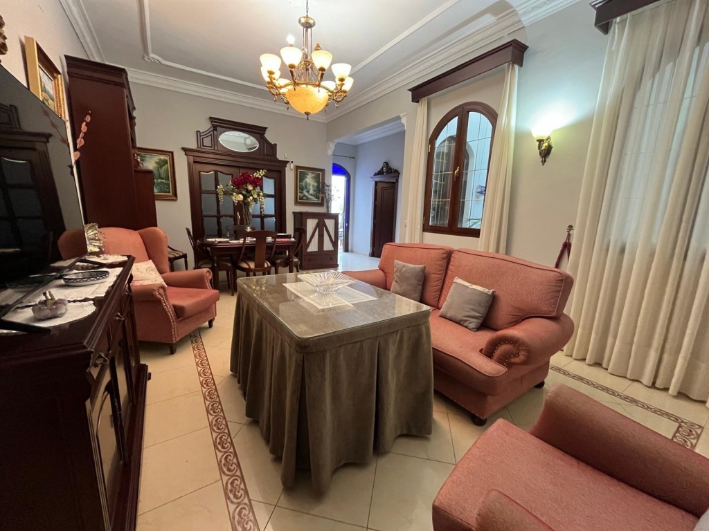Imagen 2 de Gran vivienda adosada en Pilas