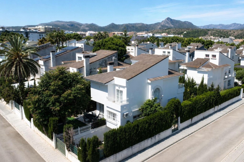 Imagen 1 de Amplio chalet familiar en park nord