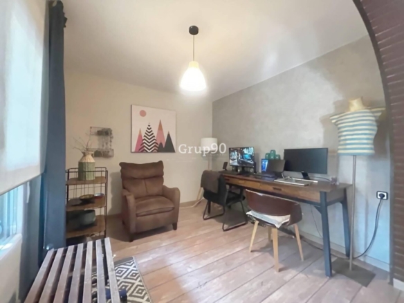 Imagen 4 de ¡VIVE EN EL CORAZÓN DE CAPPONT! Piso semireformado de 3 habitaciones + despacho ✨