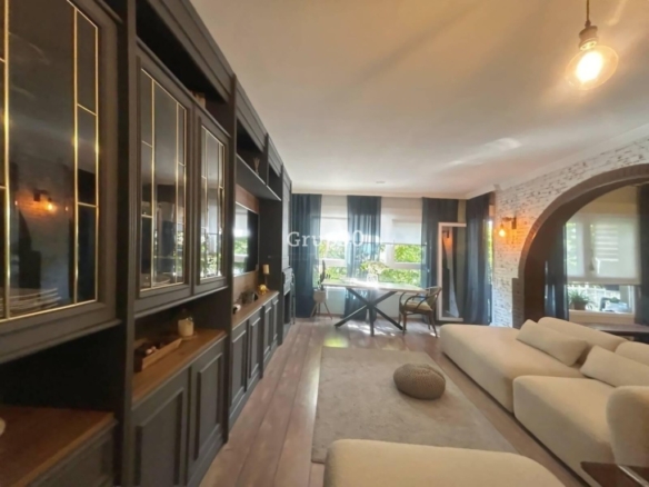 Imagen 1 de ¡VIVE EN EL CORAZÓN DE CAPPONT! Piso semireformado de 3 habitaciones + despacho ✨