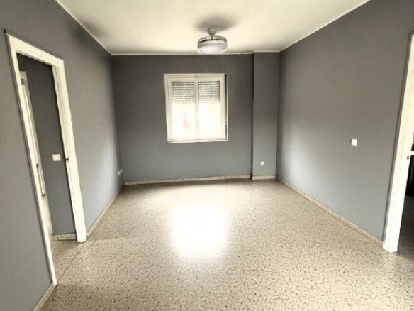 Imagen 2 de Amplio Piso en Urbanización con Ascensor y Garaje en Sevilla Este