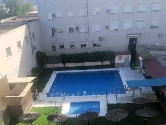 Imagen 1 de Amplio Piso en Urbanización con Ascensor y Garaje en Sevilla Este