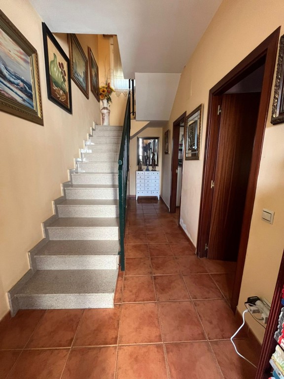 gran chalet de esquina en Pilas