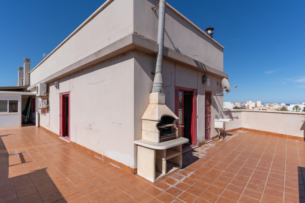 Imagen 1 de Espectacular Ático en el Corazón de Roquetas de Mar por €143