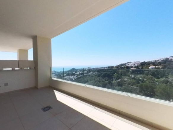 Imagen 2 de APARTAMENTO con 2 dormitorios y amplia terraza con VISTAS AL MAR
