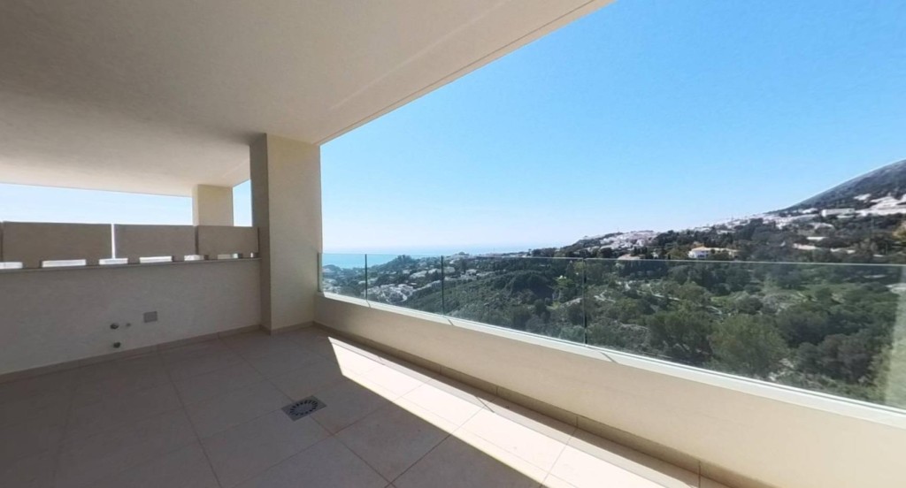 Imagen 2 de APARTAMENTO con 2 dormitorios y amplia terraza con VISTAS AL MAR
