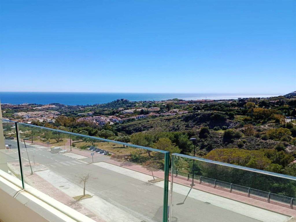 Imagen 1 de APARTAMENTO con 2 dormitorios y amplia terraza con VISTAS AL MAR