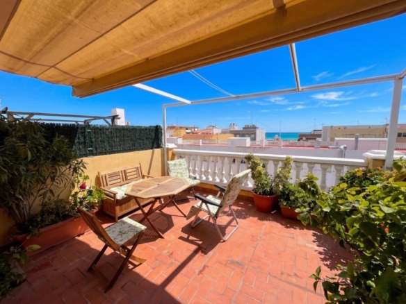Imagen 1 de Espectacular apartamento con terraza privada y vistas al mar en Playa de Moncofa