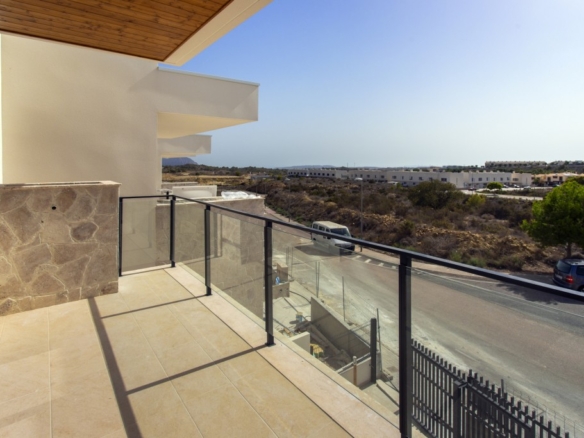 Imagen 2 de Adosada en Venta en Monforte Del Cid Alicante