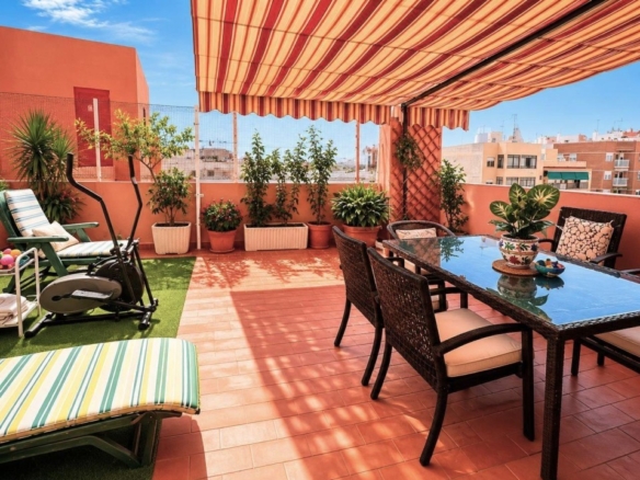 Imagen 1 de Exclusivo semiático con espectacular terraza junto a Gran Vía – Alicante