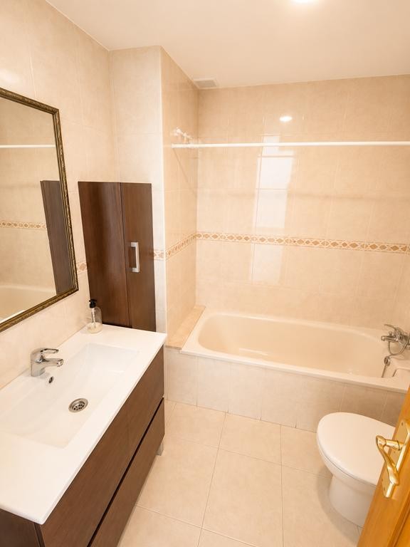 Imagen 4 de ¡VENTA DE GRAN PISO DE 4 HABITACIONES EN EL CENTRO DE ESTEPONA!