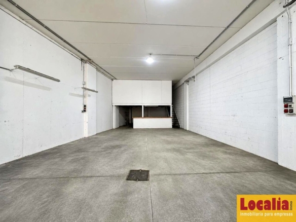 Imagen 3 de Nave impecable de 220 metros en venta en Cartes.