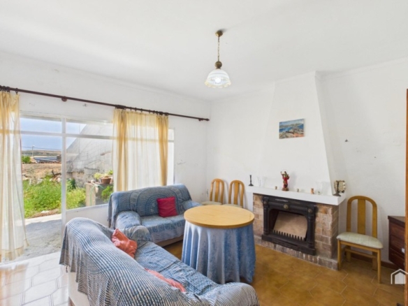 Imagen 1 de Amplia vivienda con terraza