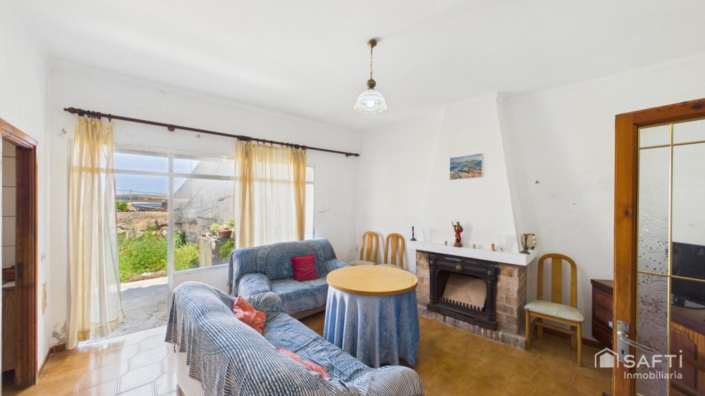 Imagen 1 de Amplia vivienda con terraza