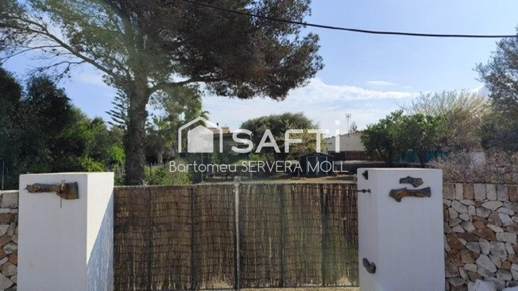 Imagen 2 de Entre el encanto de Ciutadella y las aguas cristalinas de Santandria: una oportunidad única para construir en Menorca.
