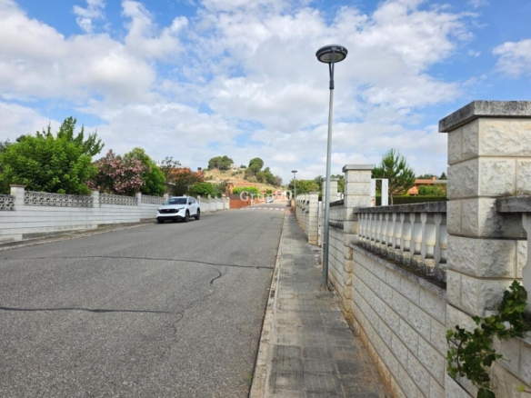 Imagen 2 de ¡Oportunidad en Alpicat! Parcela de 2.508 m2 en Urbanización Terrabaixa