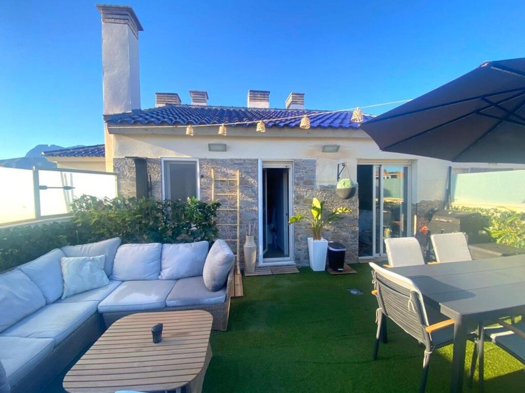 Imagen 2 de ÁTICO DÚPLEX DE LUJO EN EXCLUSIVA | PRIMERA LÍNEA DE LA CALA DE FINESTRAT