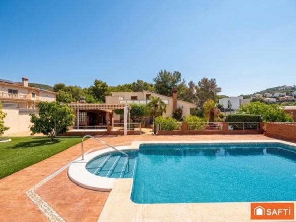 po-1266499-imagen - El Club del Propietario Imagen 1 de EXCLUSIVA VIVIENDA CON PISCINA Y JARDÍN A UN PASO DE SITGES.