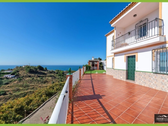 Imagen 3 de Exclusiva finca de aguacates con dos viviendas y espectaculares vistas al mar
