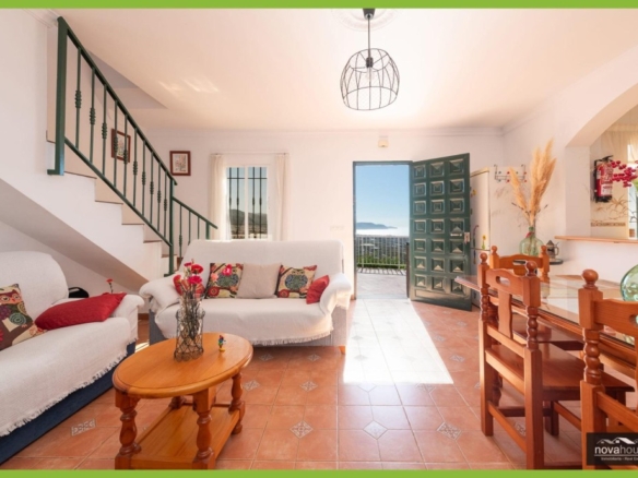 Imagen 4 de Exclusiva finca de aguacates con dos viviendas y espectaculares vistas al mar