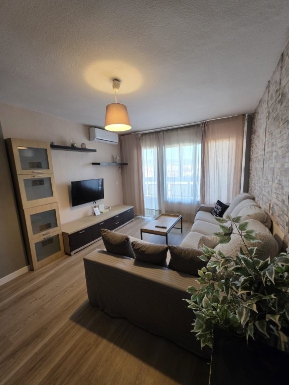 Imagen 1 de MAGNÍFICO PISO CON 4 HABITACIONES CERCA DEL HOSPITAL CARLOS HAYA