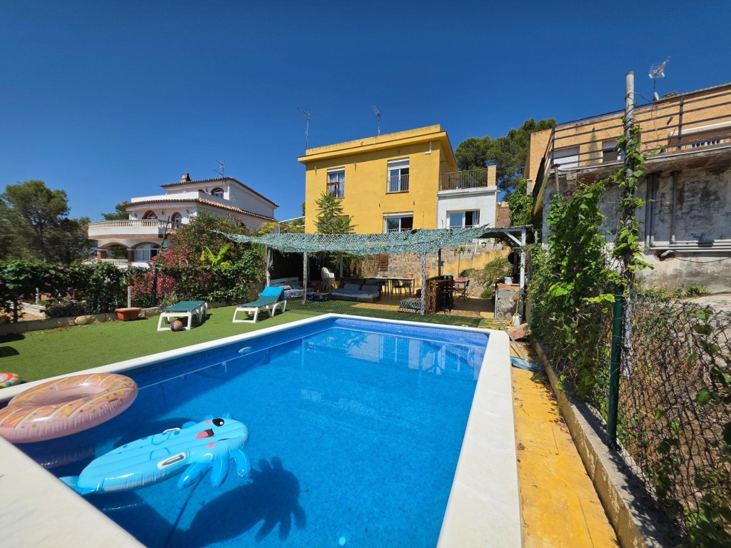 Imagen 1 de CASA PAREADA CON PISCINA EN CAN PERE LA PLANA