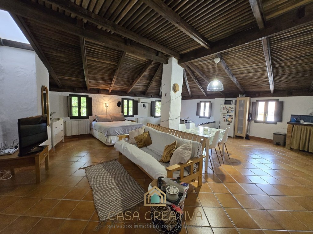 Imagen 2 de ESTUDIO EN ALQUILER EN XÀTIVA – BUHARDILLA CON TERRAZA Y VISTAS AL CASTILLO