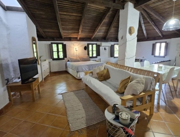 Imagen 3 de ESTUDIO EN ALQUILER EN XÀTIVA – BUHARDILLA CON TERRAZA Y VISTAS AL CASTILLO