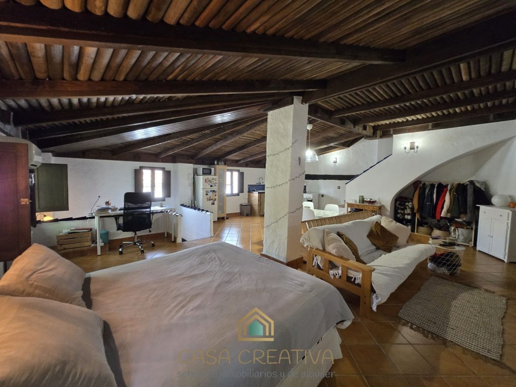 Imagen 4 de ESTUDIO EN ALQUILER EN XÀTIVA – BUHARDILLA CON TERRAZA Y VISTAS AL CASTILLO