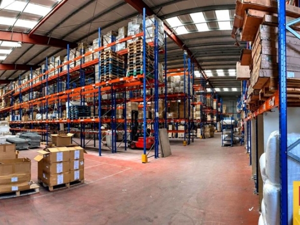 Imagen 2 de Gran nave industrial con excelente ubicación