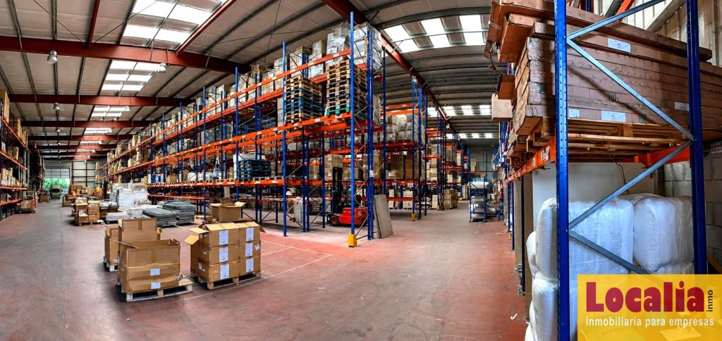 Imagen 2 de Gran nave industrial con excelente ubicación