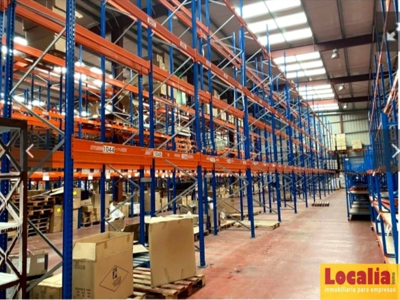Imagen 1 de Gran nave industrial con excelente ubicación