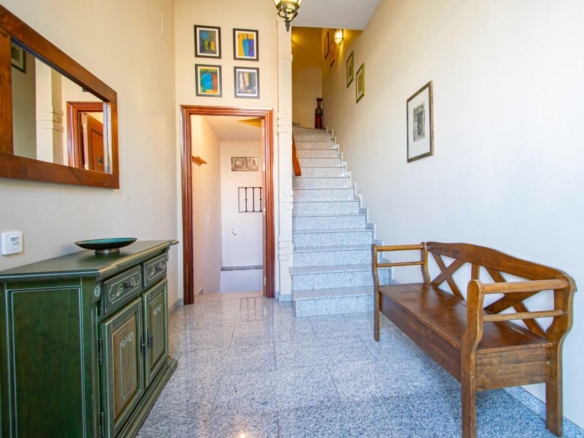 Imagen 2 de Vivienda con sótano en Bormujos