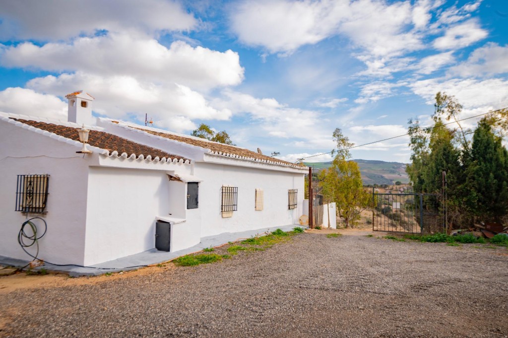 Imagen 4 de VENTA DE FINCA RUSTICA EN LA ZONA DE LA SIERRA DEL TORCAL