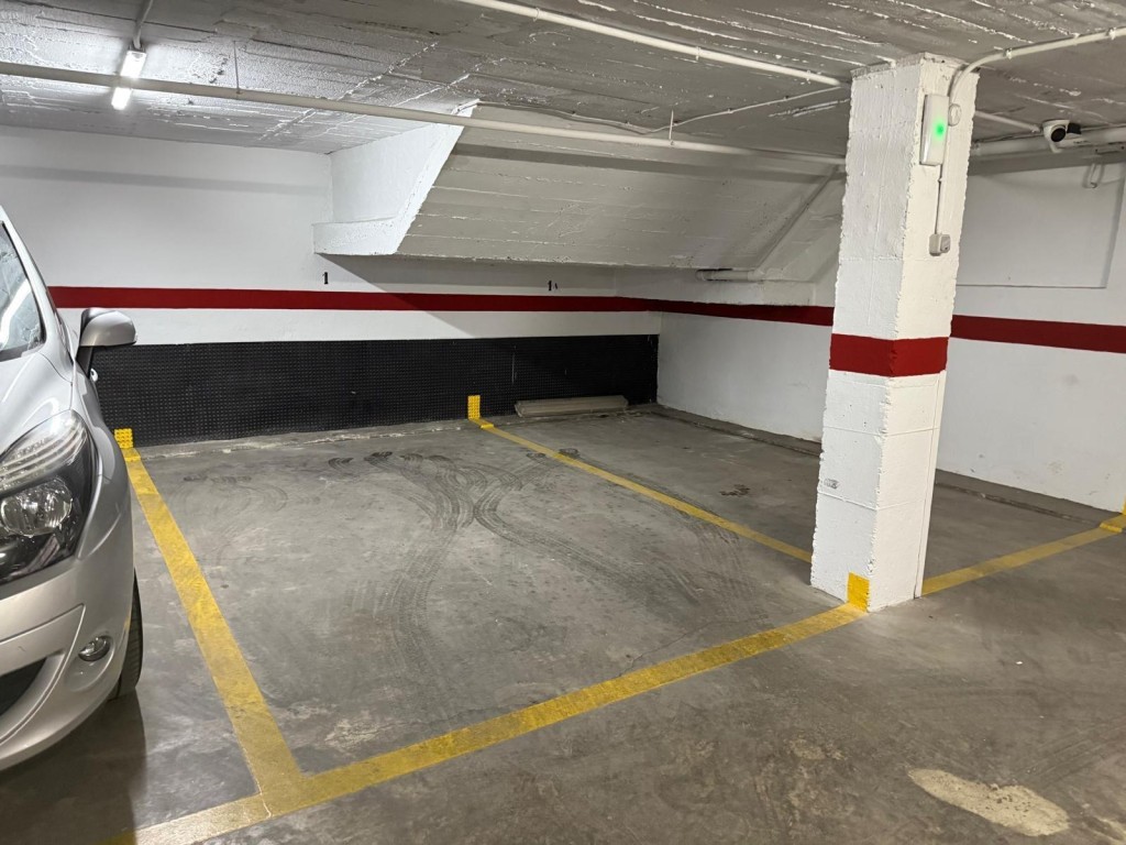 Imagen 2 de Tu tranquilidad empieza aquí: dos plazas de garaje en Calle San Pedro