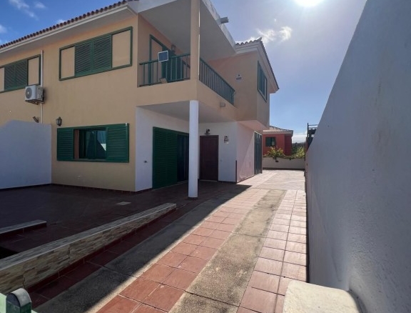 Imagen 1 de Adosada en Alquiler en Tarajalejo Las Palmas
